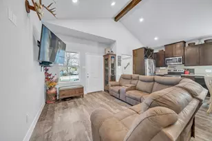 320 W Live Oak St, Angleton, TX 77515 - Photo 6