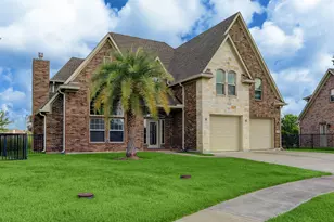 303 Twin Timbers Ln, Kemah, TX 77565 - Photo 2
