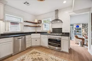 823 Sledge St, Houston, TX 77009 - Photo 6