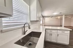 8223 Gulf Tree Ln, Houston, TX 77075 - Photo 4
