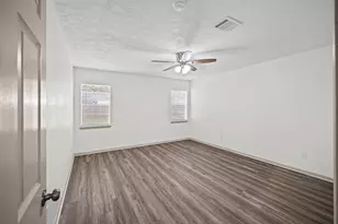 8223 Gulf Tree Ln, Houston, TX 77075 - Photo 14