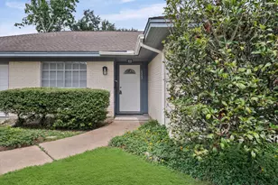 8223 Gulf Tree Ln, Houston, TX 77075 - Photo 2