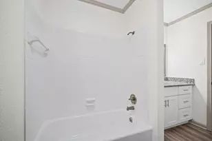 8223 Gulf Tree Ln, Houston, TX 77075 - Photo 16