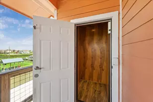 7119 Beau Rue St, Hitchcock, TX 77563 - Photo 8