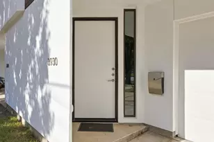 3930 Stanford St, Houston, TX 77006 - Photo 2