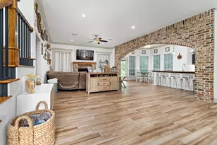 438 W Pineshadows Dr, Sour Lake, TX 77659 - Photo 2