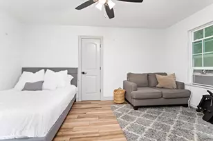 438 W Pineshadows Dr, Sour Lake, TX 77659 - Photo 22