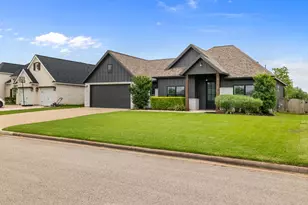 459 Green Meadows Dr, West Columbia, TX 77486 - Photo 2