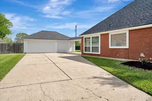 15411 Park Estates Ln, Houston, TX 77062 - Photo 12