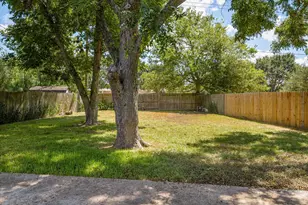 9802 Carmalee St, Houston, TX 77075 - Photo 16