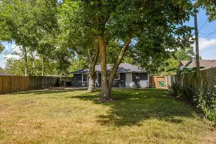 9802 Carmalee St, Houston, TX 77075 - Photo 18