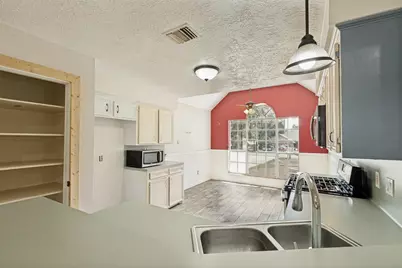 221 Tupelo Lane, Conroe, TX 77304 - Photo 10