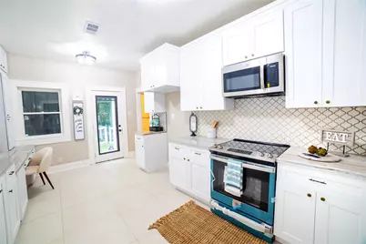420 N Live Oak Street, Tomball, TX 77375 - Photo 12