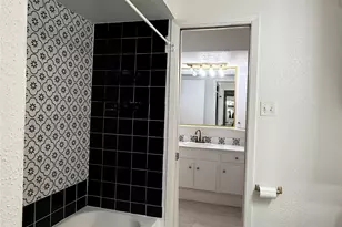 2744 Briarhurst Dr, Houston, TX 77057 - Photo 16