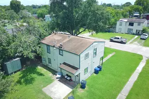 1138 4th Ave N, Texas City, TX 77590 - Photo 2