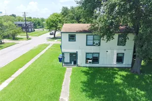 1138 4th Ave N, Texas City, TX 77590 - Photo 1