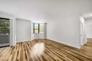 651 Bering Dr, Houston, TX 77057 - Photo 8