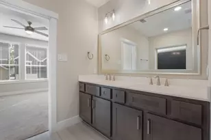 10930 Keaton Landing Dr, Houston, TX 77043 - Photo 6