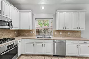 83 E Whistlers Bend Cir, Conroe, TX 77384 - Photo 12