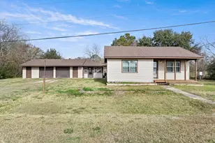 606 Ave A, Winnie, TX 77665 - Photo 2