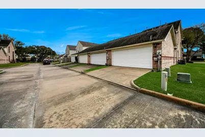 1010 Garden Walk Drive, La Porte, TX 77571 - Photo 34