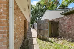 16410 Hickory Knoll Dr, Houston, TX 77059 - Photo 38