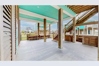 1969 Avenue J, Crystal Beach, TX 77650 - Photo 4