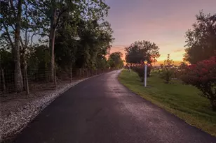 616 County Rd 44, Angleton, TX 77515 - Photo 6