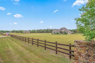 9600 Shadow Creek Trail NW, Hearne, TX 77859 - Photo 1