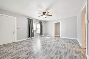 1021 Maple St, La Marque, TX 77568 - Photo 2