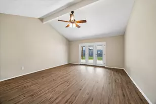 9807 Sparrow St, La Porte, TX 77571 - Photo 12