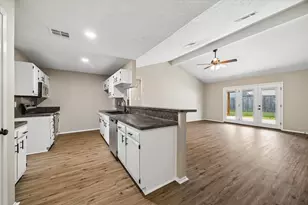 9807 Sparrow St, La Porte, TX 77571 - Photo 10