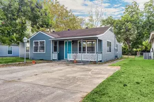 1236 San Felipe St, Angleton, TX 77515 - Photo 1