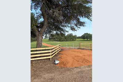 401 N Knezek Road, Flatonia, TX 78941 - Photo 8