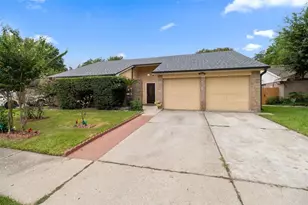 2743 Flintrock Cir, Houston, TX 77067 - Photo 2