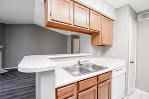 1515 Sandy Springs Rd, Houston, TX 77042 - Photo 8
