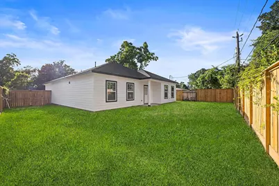 10426 Royal Oaks Drive, Houston, TX 77016 - Photo 20