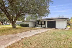 855 Carolina, Bridge City, TX 77611 - Photo 1