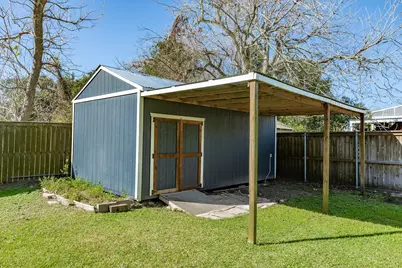 1614 Avenue F, Danbury, TX 77534 - Photo 24