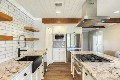 1614 Avenue F, Danbury, TX 77534 - Photo 8