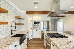 1614 Avenue F, Danbury, TX 77534 - Photo 8