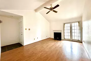 10211 Sugar Branch Dr, Houston, TX 77036 - Photo 2