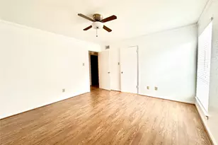 10211 Sugar Branch Dr, Houston, TX 77036 - Photo 10