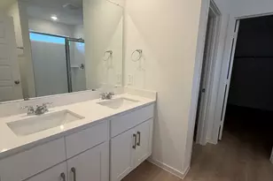 523 Robin St, Angleton, TX 77515 - Photo 20