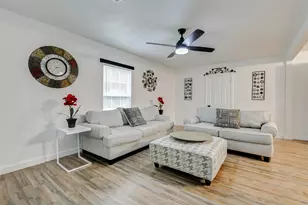 706 Beaumont St, Anahuac, TX 77523 - Photo 6