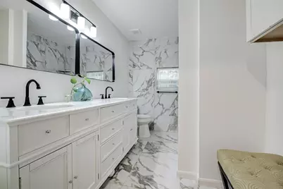 706 Beaumont St, Anahuac, TX 77523 - Photo 14