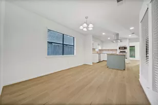 813 E Green Belt Dr, Sugar Land, TX 77498 - Photo 6