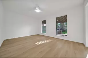 813 E Green Belt Dr, Sugar Land, TX 77498 - Photo 12
