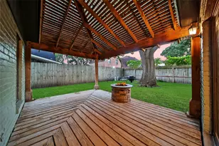 813 E Green Belt Dr, Sugar Land, TX 77498 - Photo 38