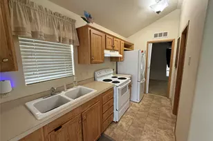 415 12th, San Leon, TX 77539 - Photo 10